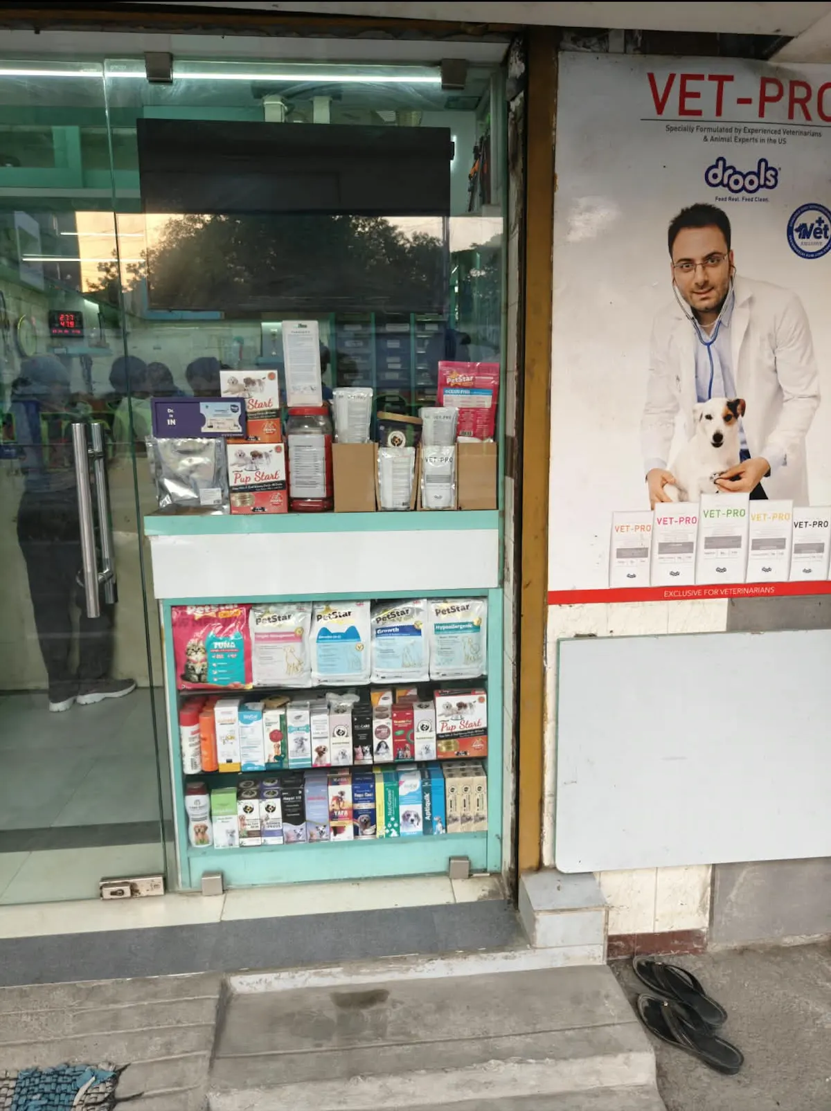 Is premium dog food worth it? Read the label, not the story The front window of a veterinary clinic in Chennai, May 2026: a floor-to-ceiling Drools Vet-Pro poster — a man in a white coat and stethoscope holding a terrier, the words Exclusive for Veterinarians — beside a glass display case stocked with Mankind PetStar pouches and supplements